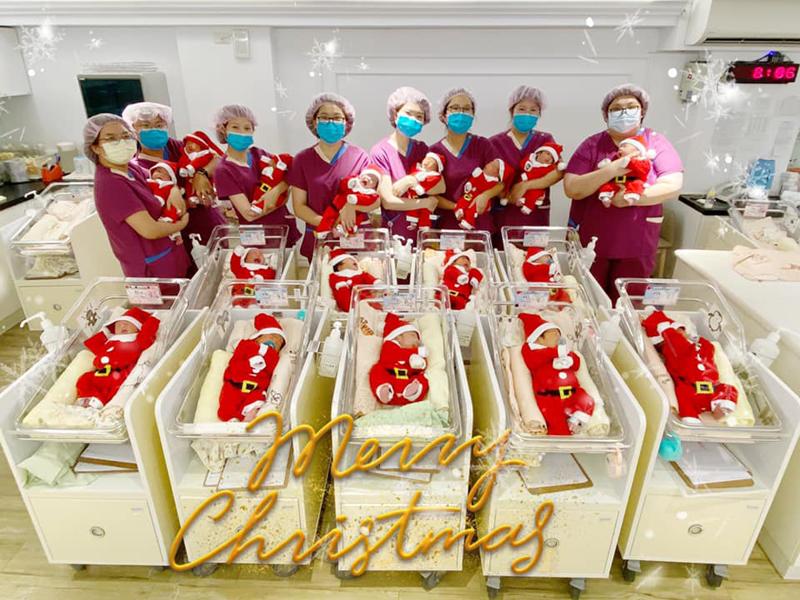 祝福媽咪爸比及可愛的寶貝們~聖誕快樂~